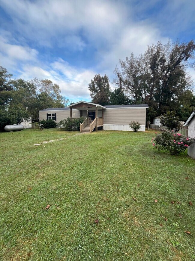 Charming 3Bedroom, 2Bath Mobile Home in House Rental in