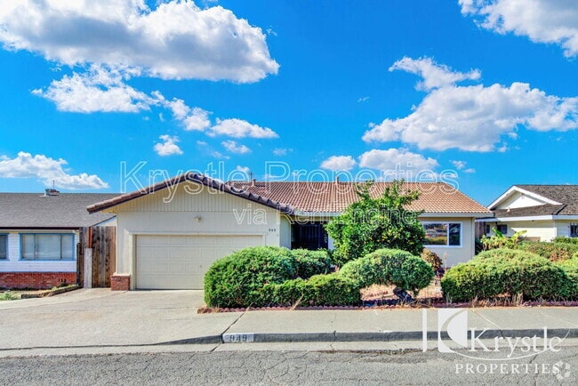 Building Photo - 949 N Camino Alto Rental