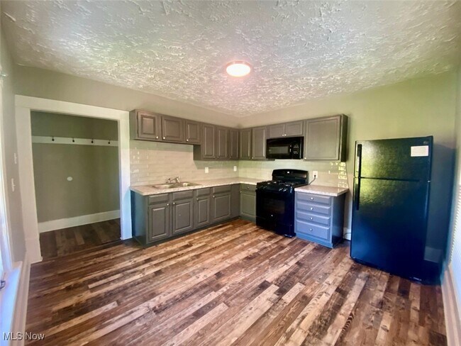 Photo - 999 W Exchange St Unit 2