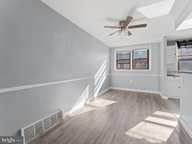 Photo - 6643 Algard St