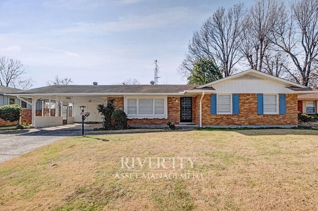 Building Photo - A MUST SEE LOCATED IN A BEAUTIFUL PART OF THE CITY!!!!!! SECTION 8 WELCOMED!!