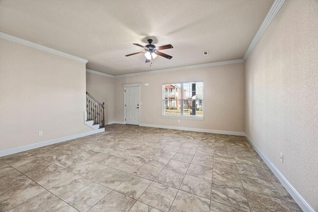 Photo - 547 N Longfellow Ln