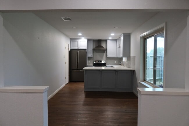 Photo - 101 Travis Ln