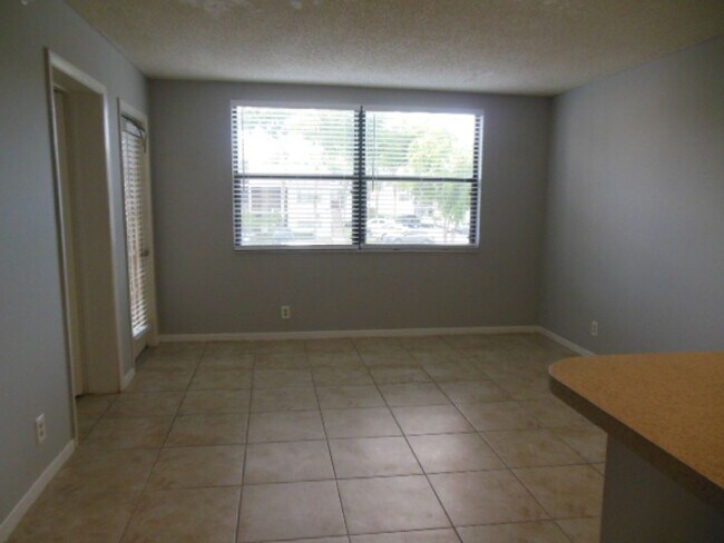 Photo - ONE BEDROOM ONE BATHROOM! WATERFRONT COMMUNITY! Unit 21
