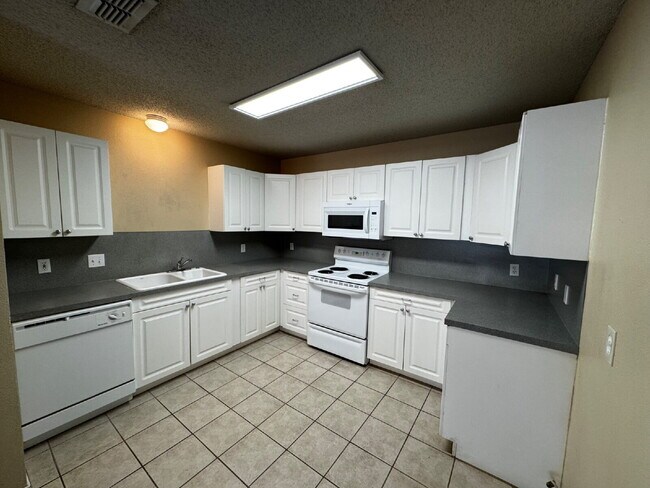 Photo - Beautiful Duplex with a Basement!