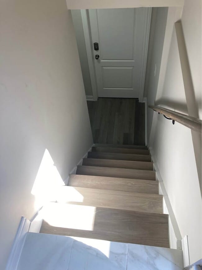 Building Photo - 862 Wetherby Ln Unit 2BHK New Basement