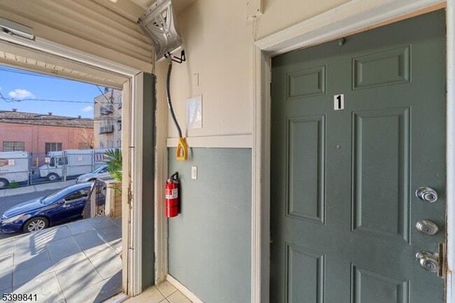 Photo - 84 Washington Pl