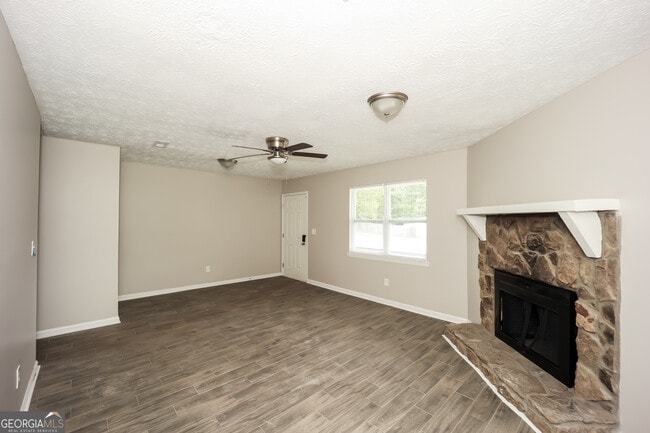 Photo - 1017 Lombardy Way