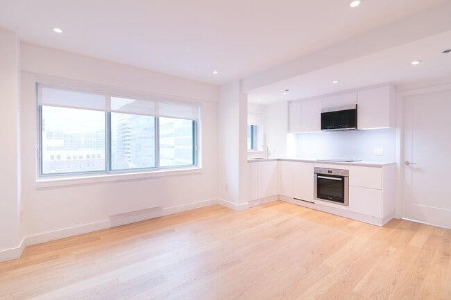 Building Photo - 3455 Rue Aylmer Unit 705