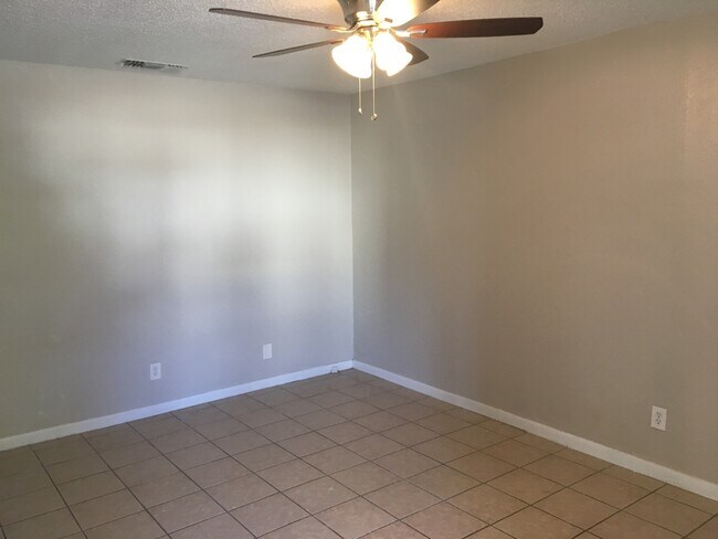 Photo - Duplex Unit 5213