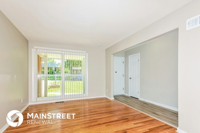 Photo - 6867 Thurston Ave