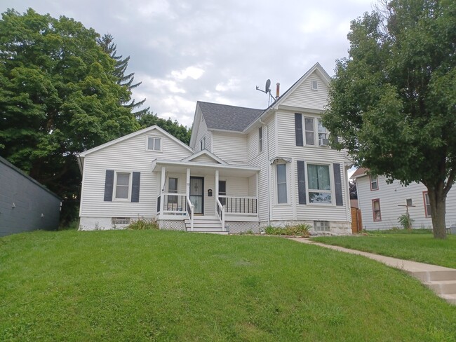 Building Photo - 19 N School St Rental