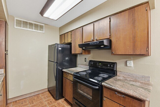 Building Photo - 12905 Woodforest Blvd Unit 711