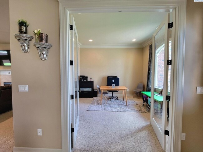 Photo - Large South Richland 4 Bed/3 Bath Home