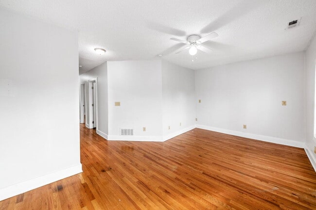 Photo - 1378 1/2 Indianola Avenue Unit 2