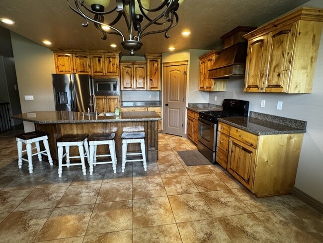 Photo - 985 W 8000 S