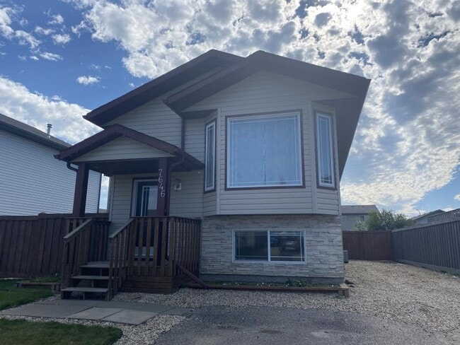 Building Photo - 3 bedroom in Grande Prairie AB T8W 2V1
