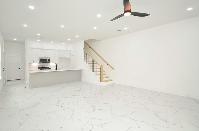 Photo - 9312 Waller St