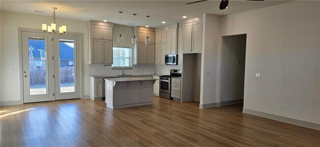 Photo - 941 Petit Jean St