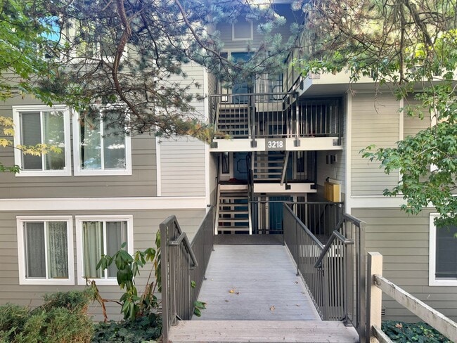 Building Photo - Woodlake Condo!!! Unit 5