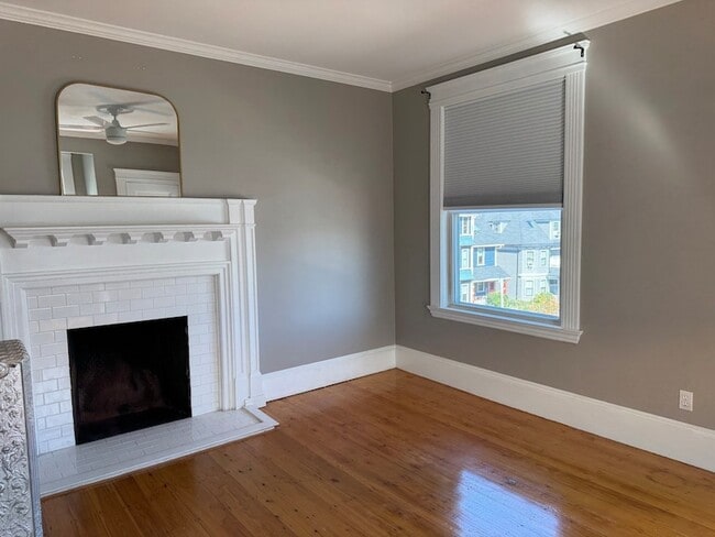 Building Photo - 40 Cushing Ave Unit 5
