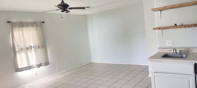 Photo - 2102 E Trinity St Apartamentos Unidad # B