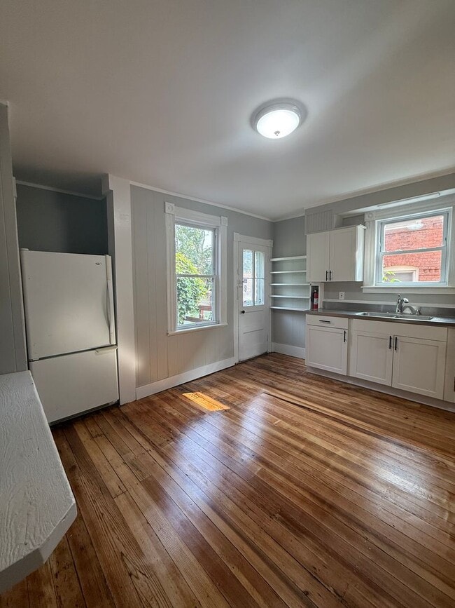 Building Photo - 10 Longworth Ave Unit Floor 1 Rental