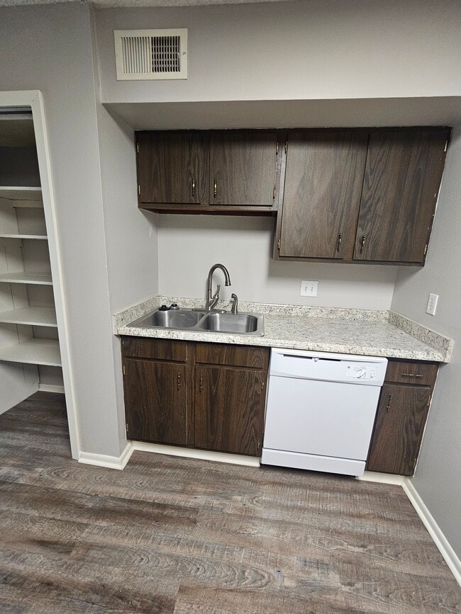 Photo - The Establishment