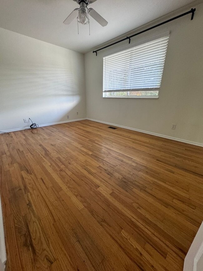 Photo - Beautiful home for rent in Murray!