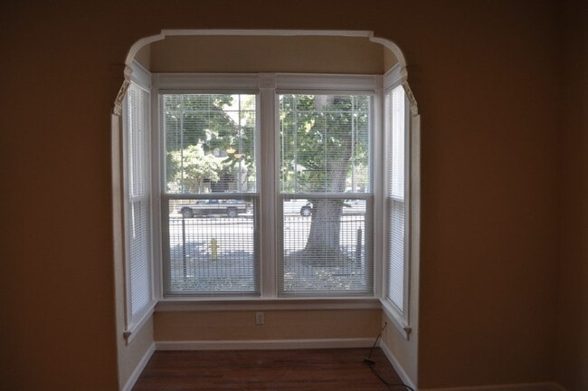 Baywindow - 145 N 5th Street Unit Downstairs 2 Bed