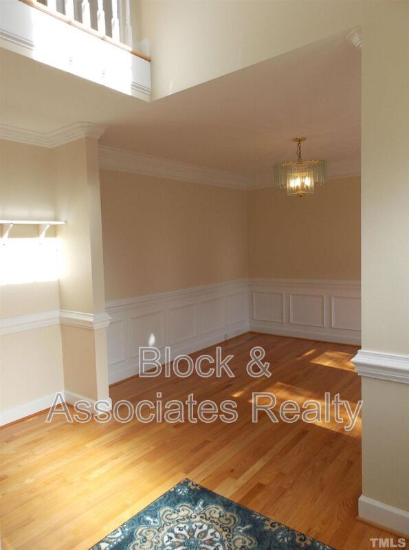 Photo - 1905 Castleburg Dr