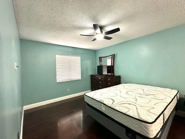 Photo - 106 Coralwood Cir