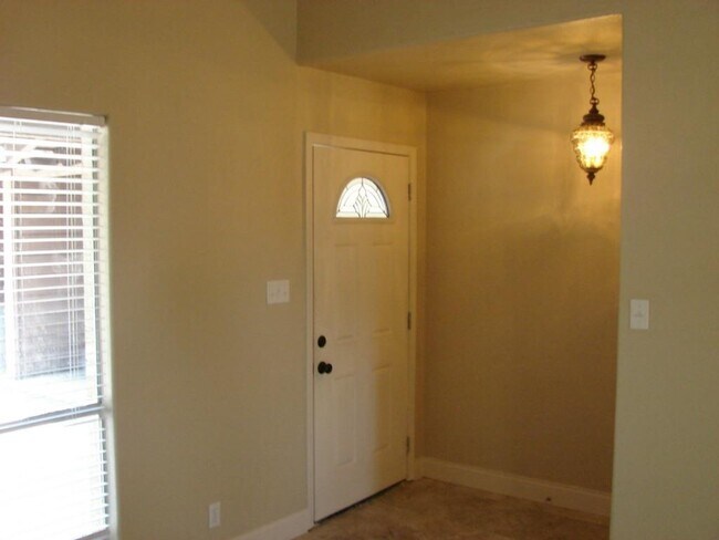 Photo - 4715 Red River St