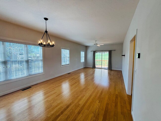 Photo - 200 Meadow Dr NW