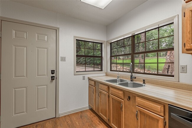 Photo - 73 Thomas Lake Rd