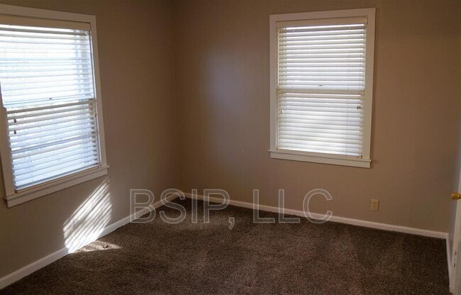 Photo - 1141 NE Chester Ave