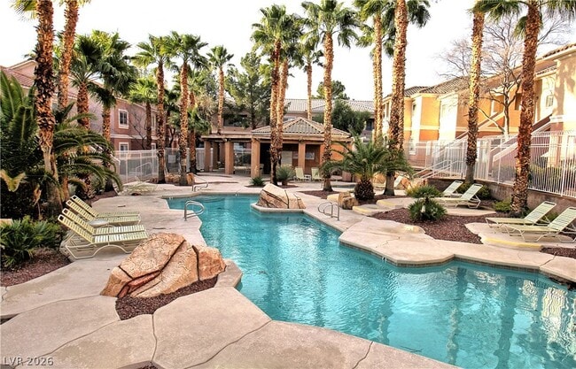 Building Photo - 401 Pine Haven St Unit 202