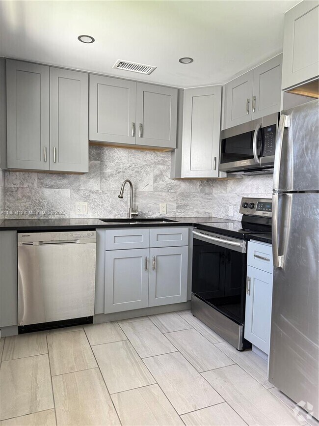 Building Photo - 165 Fanshaw Way Unit D Rental