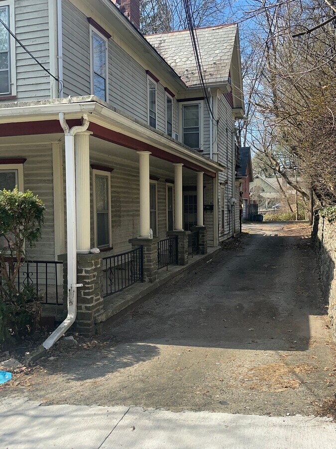 Photo - 113 N 6th St Unit B