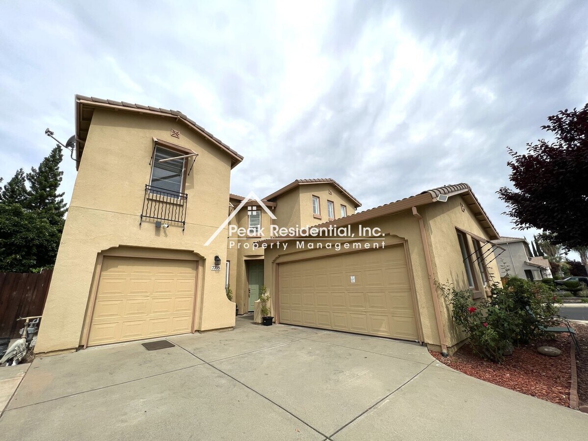 Beautiful Roseville 4bd/3ba Home With RV A... - Beautiful Roseville 4bd/3ba Home With RV A...