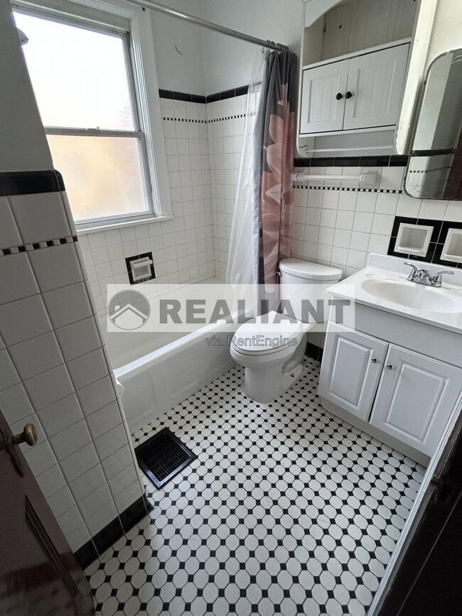Photo - 2214 Memorial Pkwy Unit 1 1n
