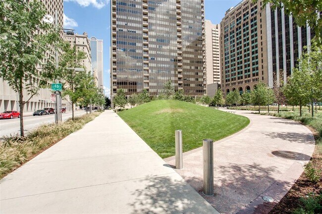 Photo - 1200 Main St