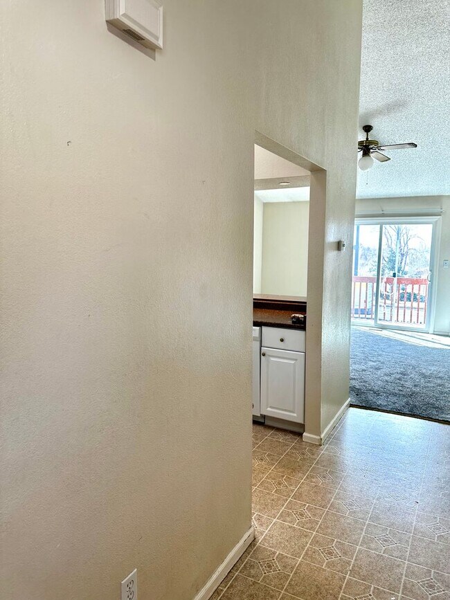 Photo - 2 Bedroom, 1 1/2 Half Bath, End Unit Townh...