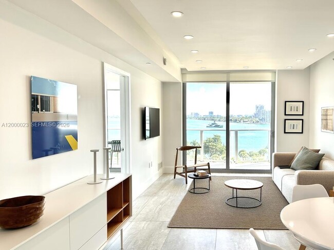 Building Photo - 488 NE 18th St Unit 606