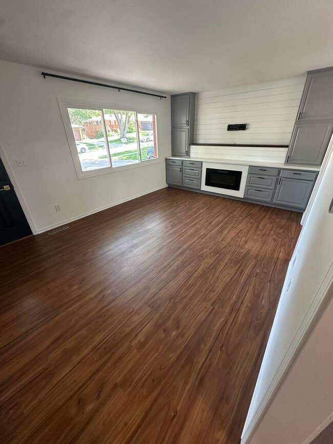 Photo - 221 Wedgewood Dr