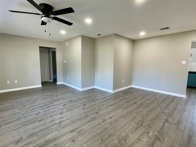 Photo - 4600 39th St E