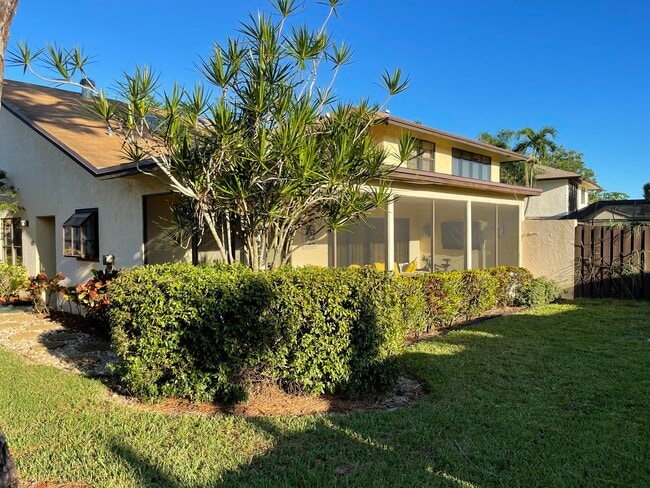 Building Photo - 354 SW 28th Ave Rental