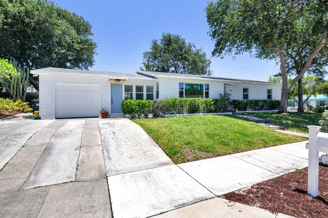 Photo - 304 Wellesley Dr