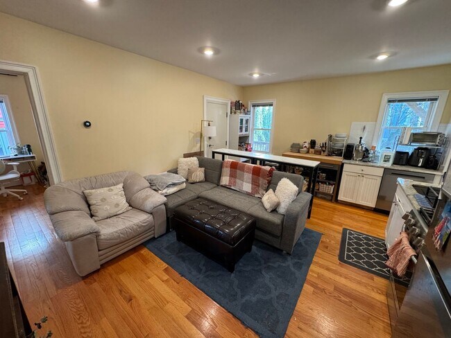 Photo - BEAUTIFUL UNIT IN CAMBRIDGE!!!!!!!!!!!