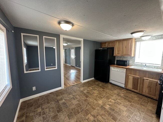 Building Photo - 3 bedroom, 2 bath home in Rexburg